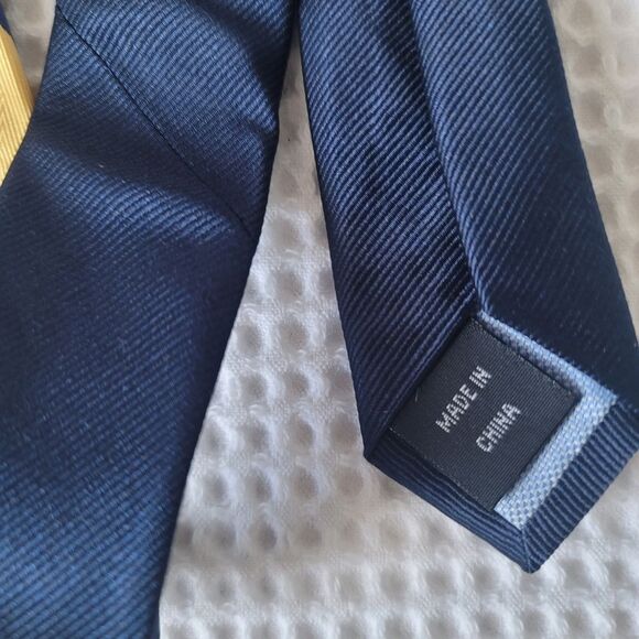 Tommy Hilfiger Mens Blue a Yellow Diagonal Stripe Pattern Neck Tie - Picture 2 of 8